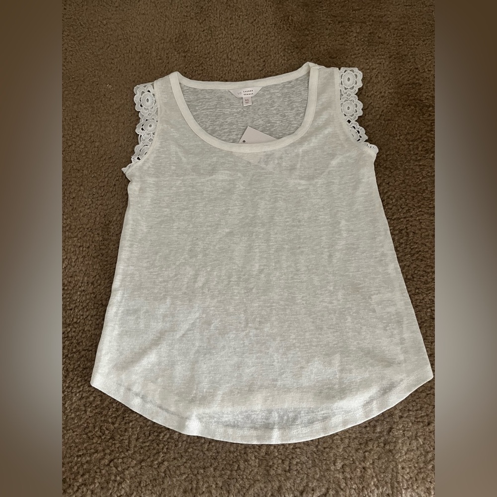 Lauren Conrad Scallop Sleeve shirt
